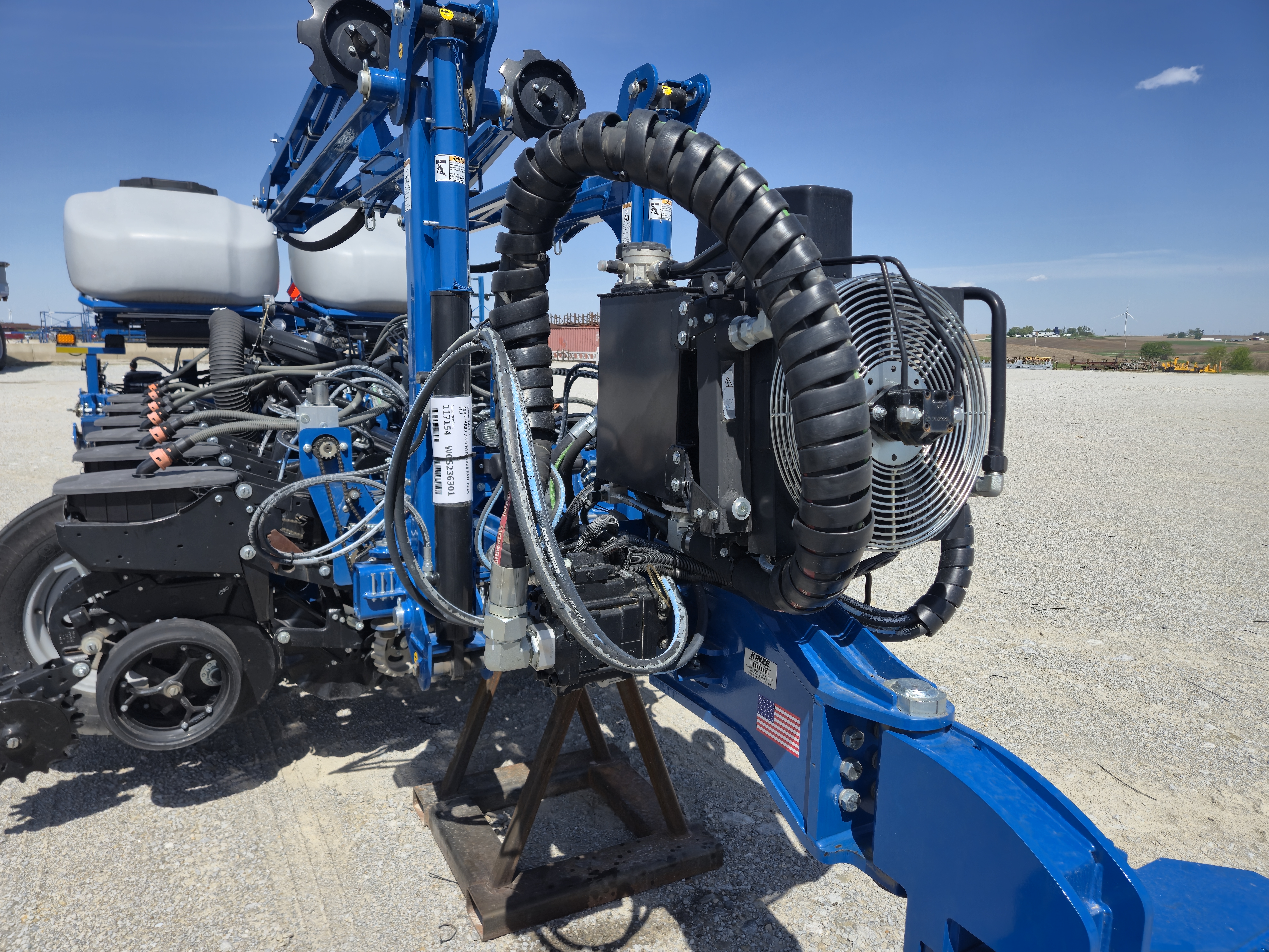 Brand new 2023 Kinze 4905 hydraulic drive planter