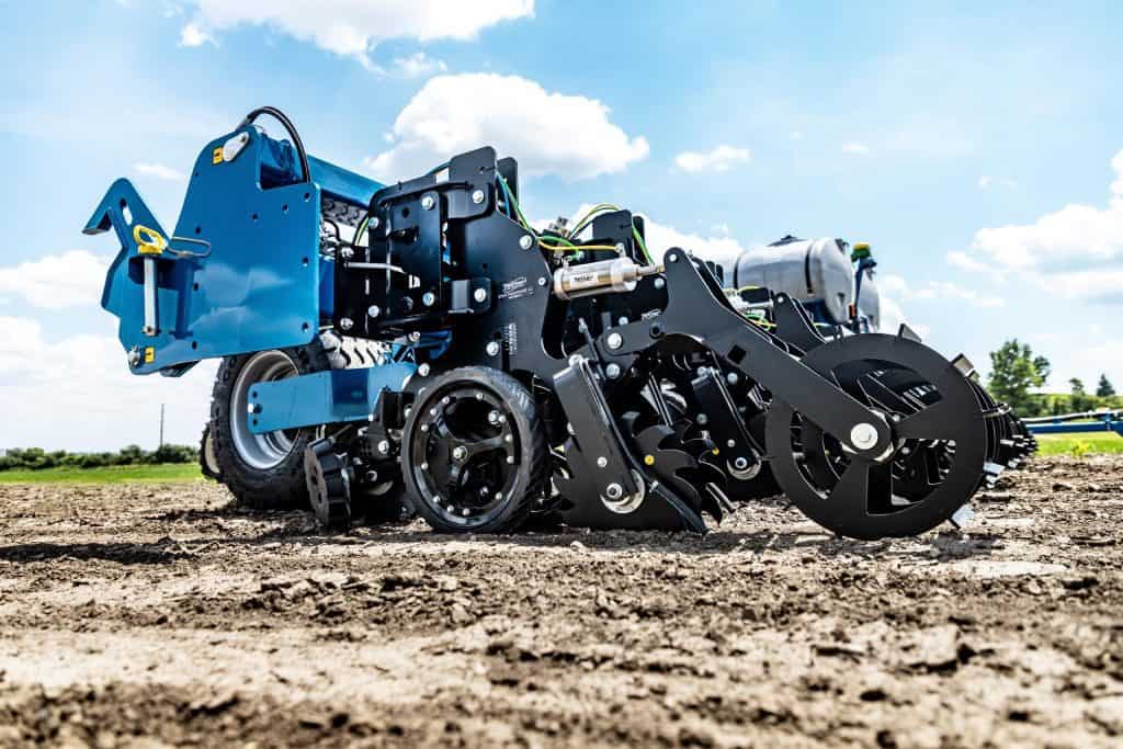 Kinze Falcon SF700